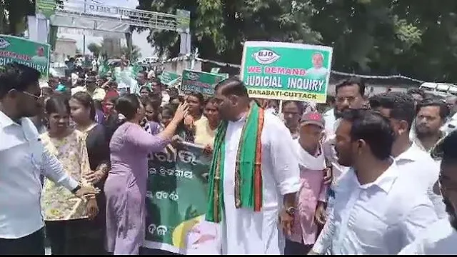 ନାରୀ ନିର୍ଯାତନା ପ୍ରସଙ୍ଗରେ ବିଜେଡିର ବିକ୍ଷୋଭ, ଘେରିଲା ଆରଡିସି କାର୍ଯ୍ୟାଳୟ