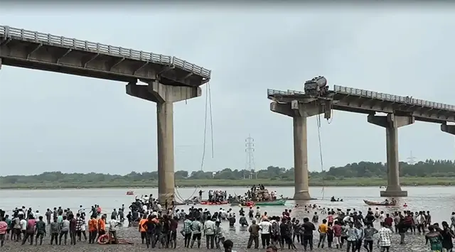 ନଦୀ ଉପରେ ୨ ଫାଳ ହେଲା ପୋଲ, ୯ ମୃତ