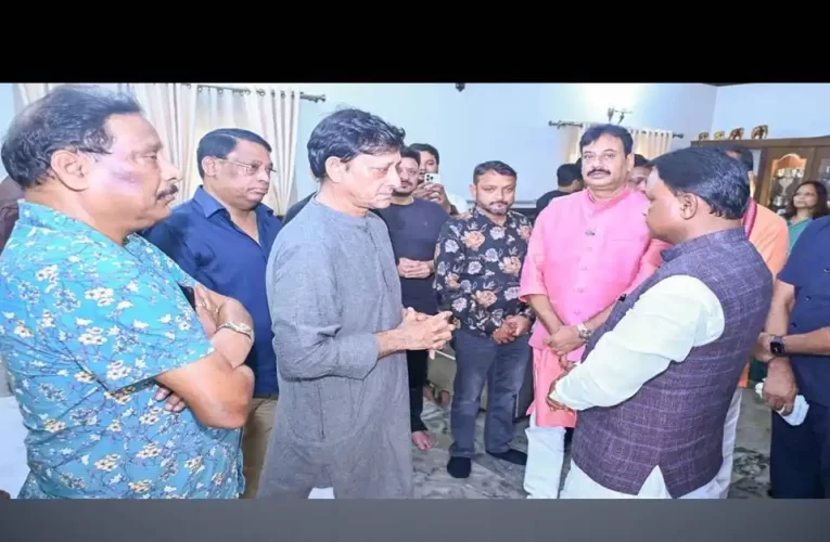 ସିଦ୍ଧାନ୍ତ ମହାପାତ୍ରଙ୍କ ମାତୃ ବିୟୋଗ ; ଭେଟିଲେ ମୁଖ୍ୟମନ୍ତ୍ରୀ