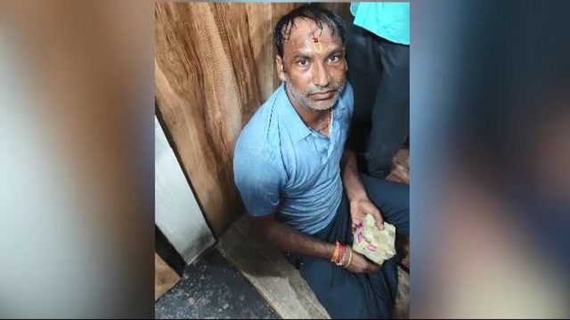 ଶ୍ରୀମନ୍ଦିରକୁ  ଚଢିବା ବେଳେ ଯୁବକଙ୍କୁ କାବୁ କଲା ପୋଲିସ
