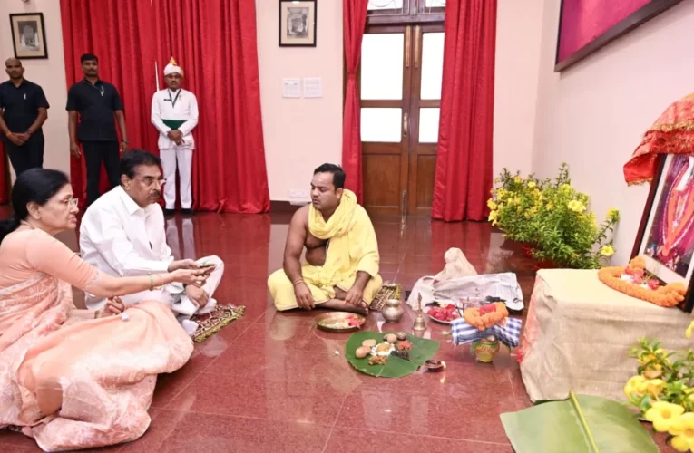 ରାଜଭବନରେ ନୂଆଁଖାଇ ପାଳିତ: ରାଜ୍ୟବାସୀଙ୍କ ଶୁଭ ମନାସିଲେ ରାଜ୍ୟପାଳ