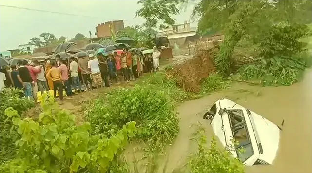 ଶିବ ମନ୍ଦିର ଯିବା ବାଟରେ ବଡ଼ ସଡକ ଦୁର୍ଘଟଣା: ୧୧ ଜଣଙ୍କ ମୃତ୍ୟୁ, ୪ ଜଣ ଗୁରୁତର