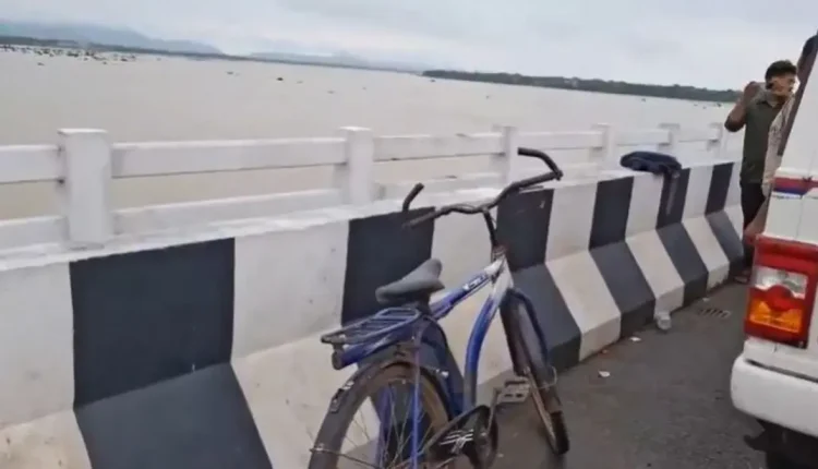 ମହାନଦୀକୁ ଡେଇଁଲେ ନବମ ଶ୍ରେଣୀ ଛାତ୍ରୀ, ଜୀବିତ ଉଦ୍ଧାର