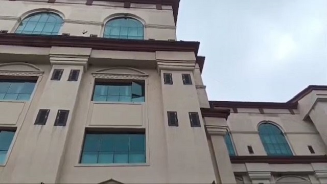 ମେଡିକାଲ ଛାତରୁ ଡେଇଁ ପଡ଼ିଲେ ରୋଗୀ