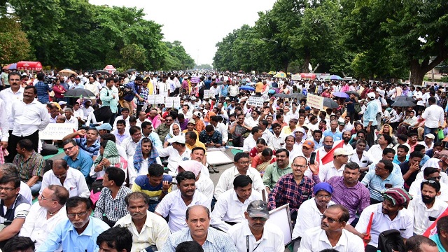 ଗାନ୍ଧୀ ମାର୍ଗରେ ଓଡିଶା ସ୍କୁଲ କଲେଜ ଶିକ୍ଷକ ଓ କର୍ମଚାରୀ ସମନ୍ବୟ ସମିତିର ଆନ୍ଦୋଳନ