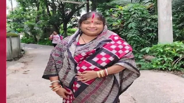 ରାଜସ୍ବ ମନ୍ତ୍ରୀ ସୁରେଶ ପୂଜାରୀଙ୍କୁ ଭେଟିଲେ ମହିଳା କମିଶନ ଅଧ୍ୟକ୍ଷା ଶୋଭନା ମହାନ୍ତି