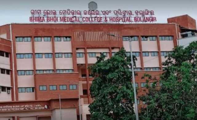ରାସ୍ତା ମଝିରେ ଅଚଳ ହେଲା ଆମ୍ବୁଲାନ୍ସ, ଛଟପଟ ରୋଗୀ