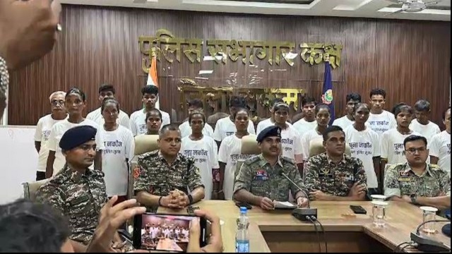 ଆତ୍ମସମର୍ପଣ କଲେ ୨୦ ହାର୍ଡକୋର ମାଓବାଦୀ