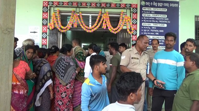 ଚିକିତ୍ସା ଅବହେଳାରୁ ଶିଶୁ ମୃତ୍ୟୁ ! ସମ୍ପର୍କୀୟ -ପୋଲିସ ମୁହାଁମୁହିଁ