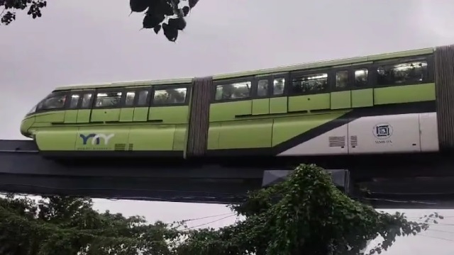 ଅଧାରାସ୍ତାରେ ଝୁଲିଲା ମନୋରେଲ୍