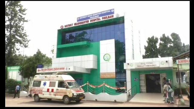 ଶୋଇଥିବା ବେଳେ ଛାତ୍ରଙ୍କ ଆଖିରେ ଅଠା ପକାଇ ଦେଲେ, ୮ ଗୁରୁତର