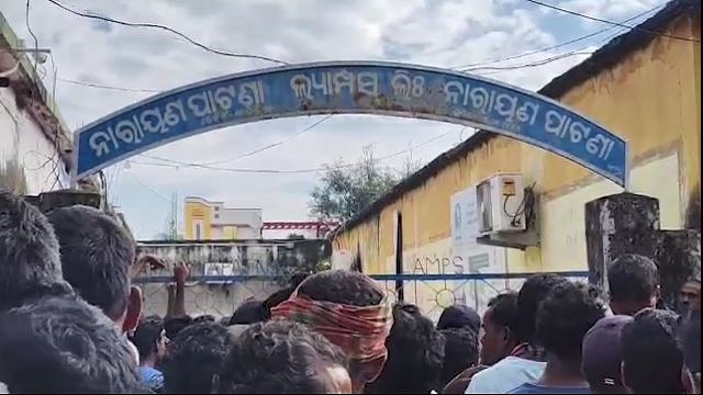 ସାର ପାଇଁ ଲମ୍ୱା ଲାଇନ୍, ପ୍ରବଳ ଗହଳି ଯୋଗୁଁ ରାସ୍ତା ଜାମ୍