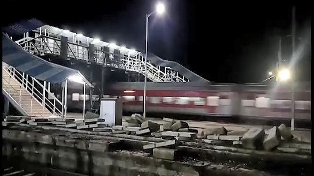 ପାଇଲଟଙ୍କ ଉପସ୍ଥିତ ବୁଦ୍ଧି ଯୋଗୁ ବର୍ତ୍ତି ଗଲା ବଡ଼ ରେଳ ଦୁର୍ଘଟଣା