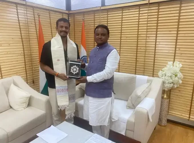 ମୁଖ୍ୟମନ୍ତ୍ରୀଙ୍କୁ ସାକ୍ଷାତ କଲେ ରଣଜୀ ଅଧିନାୟକ ଶୁଭ୍ରାଂଶୁ ସେନାପତି