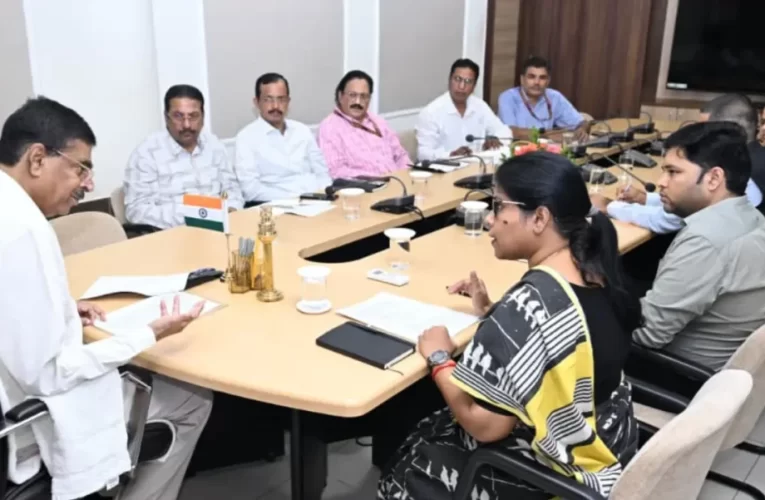 ରାଜଭବନ ସଚିବାଳୟ କାର୍ଯ୍ୟର ସମୀକ୍ଷା କଲେ ରାଜ୍ୟପାଳ
