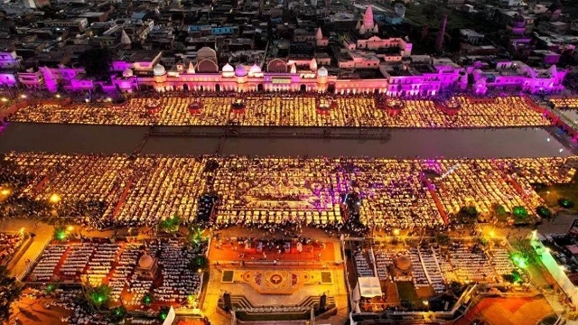 ଭଗବାନ ରାମଙ୍କ ନଗରୀ ରଚିଲା ଇତିହାସ,  ୫୬ଟି ଘାଟରେ ୨୬ଲକ୍ଷରୁ ଅଧିକ ଦୀପ ଲଗାଇ ରେକର୍ଡ