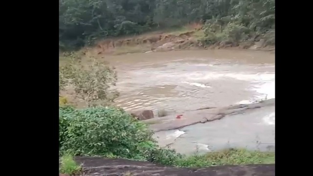 ନଦୀରେ ଭାସିଗଲେ ଛାତ୍ର