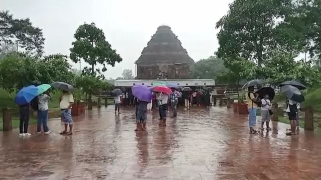 ପ୍ରବଳ ବର୍ଷାରେ ଉବୁଟୁବୁ ସୂର୍ଯ୍ୟ ମନ୍ଦିର, ପର୍ଯ୍ୟଟକ ହନ୍ତସନ୍ତ
