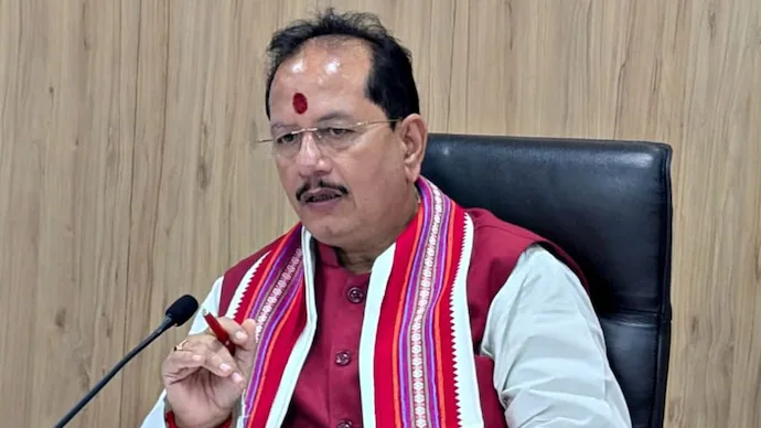 ଉପମୁଖ୍ୟମନ୍ତ୍ରୀ ବିଜୟ କୁମାର ସିହ୍ନାଙ୍କ ଗାଡ଼ି ଉପରକୁ ପଥରମାଡ଼