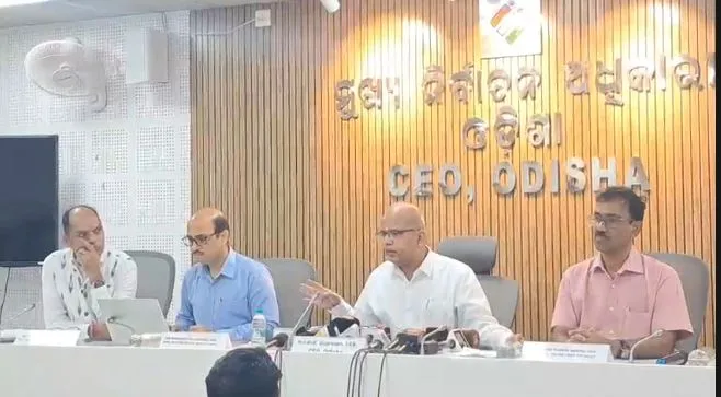 ଅନ୍ୟ କୌଣସି ଜିଲାରୁ ଆସିନାହିଁ ଇଭିଏମ୍‌: ମୁଖ୍ୟ ନିର୍ବାଚନ ଅଧିକାରୀ