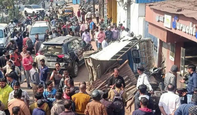 ଦ୍ରୁତଗାମୀ ଯାତ୍ରୀବାହୀ ବସ୍ ଯୋଗୁ ବ୍ୟାପକ କ୍ଷୟକ୍ଷତି