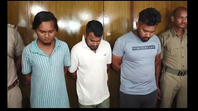 ବନ୍ଧୁକ ଲାଇସେନ୍ସ ପାଇଁ ନିଜ ଘରେ ବୋମା ବିସ୍ଫୋରଣ କଲେ ମହିଳା, ୩ ଗିରଫ