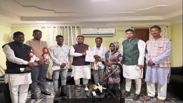 ସୁଦାନରୁ ପୁଅକୁ ଫେରାଇ ଆଣିବାକୁ ମୁଖ୍ୟମନ୍ତ୍ରୀଙ୍କୁ ନିବେଦନ କଲେ ଆଦର୍ଶଙ୍କ ପରିବାର