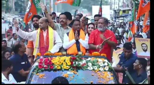 ନୂଆପଡ଼ାରେ ରୋଡ ସୋ କରି ଜୟ ଢୋଲକିଆଙ୍କ ପାଇଁ  ଭୋଟ ମାଗିଲେ ମୁଖ୍ୟମନ୍ତ୍ରୀ
