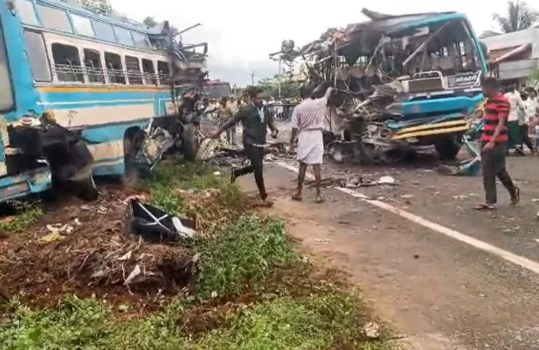 ଦୁଇ ବସ ମୁହାଁମୁହିଁ: ୭ ମୃତ, ୪୦ ଆହତ