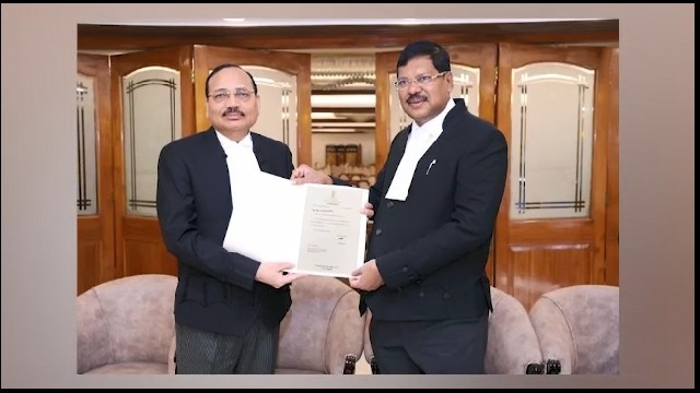 ସୁପ୍ରିମ କୋର୍ଟର ଚିଫ୍ ଜଷ୍ଟିସ ଭାବେ ଶପଥ ନେଲେ ଜଷ୍ଟିସ୍ ସୂର୍ଯ୍ୟକାନ୍ତ