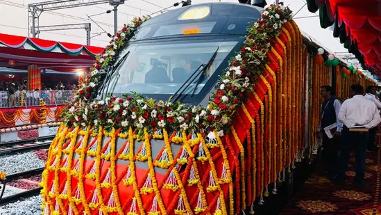 ୪ ବନ୍ଦେ ଭାରତ ଟ୍ରେନ୍‌ର ଶୁଭାରମ୍ଭ କଲେ ପ୍ରଧାନମନ୍ତ୍ରୀ