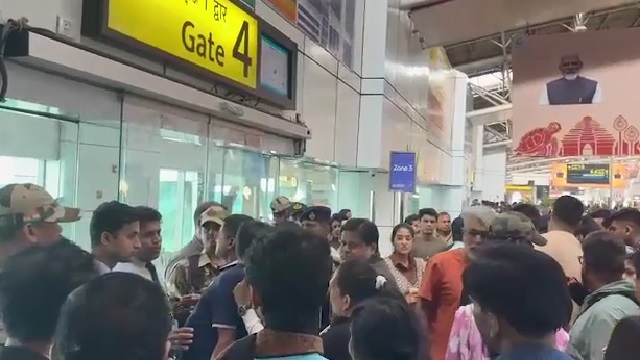 ଇଣ୍ଡିଗୋ ଫ୍ଲାଇଟ ବିଳମ୍ବ ନେଇ ଭୁବନେଶ୍ୱର ବିମାନ ବନ୍ଦରରେ ଉତ୍ତେଜନା