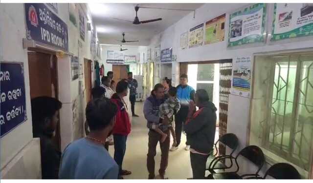 ଶ୍ଵଶୁର ଘରୁ ଫେରିବା ବାଟରେ ବିଷ ପିଇଲେ ଦମ୍ପତି, ୫ ବର୍ଷର ପୁଅକୁ ଛାଡ଼ି ଚାଲିଗଲେ ବାପା-ମାଆ