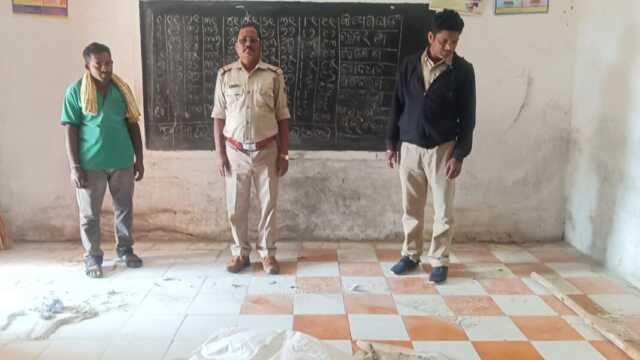 ସ୍କୁଲରେ ପଶି ୭ ପ୍ୟାକେଟ ଚାଉଳ ନଷ୍ଟ କଲା ହାତୀ