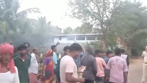 ମହିଳାଙ୍କ ହତ୍ୟାକୁ ନେଇ ମୁହାଁମୁହିଁ ହେଲେ ଦୁଇ ଗାଁର ଲୋକେ