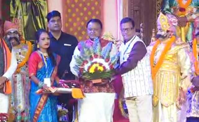 ବରଗଡ଼ ଧନୁଯାତ୍ରାରେ ମୁଖ୍ୟମନ୍ତ୍ରୀ, ହାତୀ ଉପରେ ବସି ରଙ୍ଗମହଲରେ ପହଞ୍ଚିଲେ