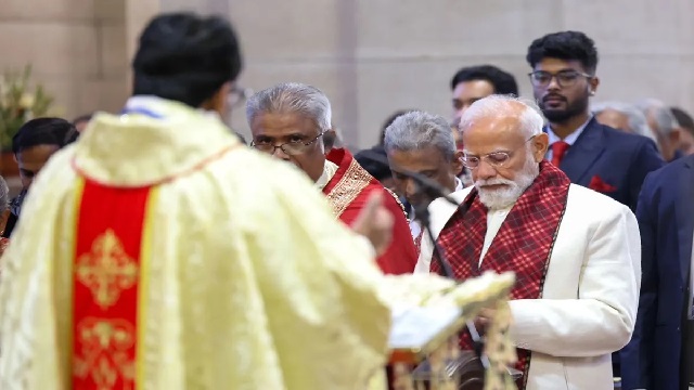 କ୍ୟାଥଡ୍ରାଲ୍ ଚର୍ଚ୍ଚରେ ପହଞ୍ଚି ସମସ୍ତଙ୍କୁ ଖ୍ରୀଷ୍ଟମାସର ଶୁଭେଚ୍ଛା ଜଣାଇଲେ ପ୍ରଧାନମନ୍ତ୍ରୀ