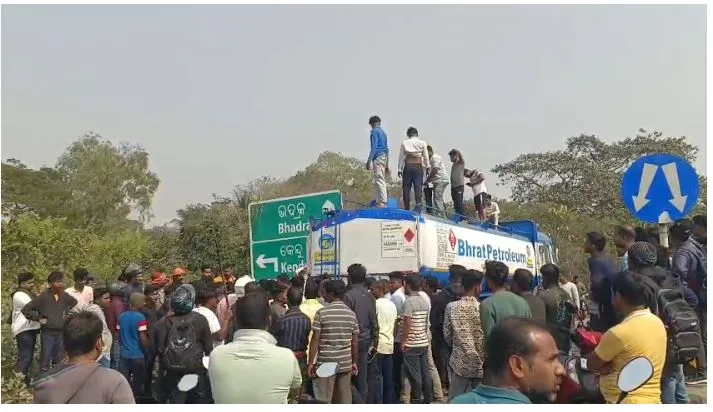 ଟ୍ୟାଙ୍କରରେ ଗୋ-ଚାଲାଣ: ୩୨ ଗୋରୁ ଉଦ୍ଧାର, ଡ୍ରାଇଭର ଚମ୍ପଟ