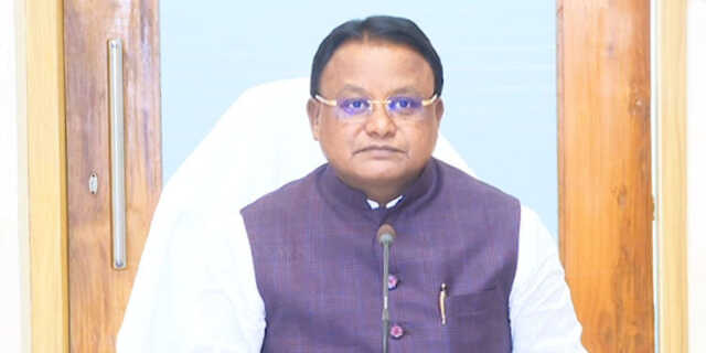 ବୈତରଣୀରେ ମକର ବୁଡ଼ ପକାଇଲେ ମୁଖ୍ୟମନ୍ତ୍ରୀ ମୋହନ ମାଝୀ