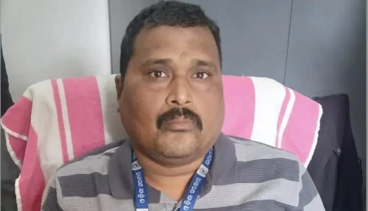 ୧୦,୦୦୦ ଲାଞ୍ଚ ନେଇ ବନ୍ଧା ହେଲେ ଆରଆଇ