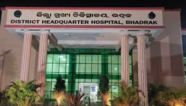 ଡାକ୍ତରଖାନା ବାଥରୁମ୍‌ରେ ନବଜାତ ଶିଶୁକନ୍ୟାକୁ ଫିଙ୍ଗିଦେଲା ମାଆ
