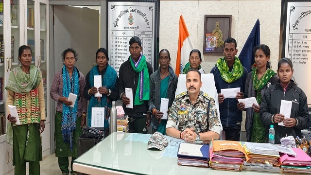 ଆତ୍ମସମର୍ପଣ କଲେ ୯ ହାର୍ଡକୋର ମାଓବାଦୀ