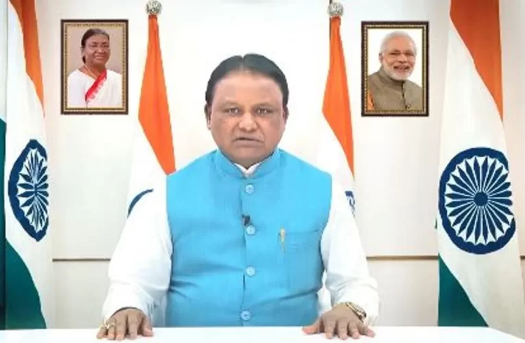 ମୁଖ୍ୟମନ୍ତ୍ରୀଙ୍କୁ ଚୂଡ଼ାନ୍ତ ରିପୋର୍ଟ ପ୍ରଦାନ କଲେ ଷଷ୍ଠ ରାଜ୍ୟ ବେତନ କମିସନ