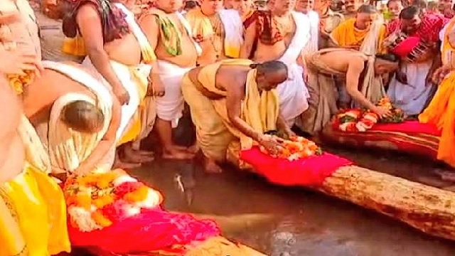 ଘୋଷଯାତ୍ରା ପାଇଁ ଅନୁକୂଳ ହେଲା ପ୍ରଥମ ରଥକାଠ