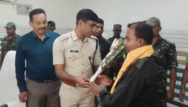 ଆତ୍ମସମର୍ପଣ କଲା କ୍ୟାଡର ମାଓବାଦୀ ସୁକରାମ