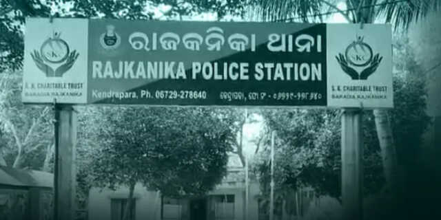 ସପ୍ତମ ଶ୍ରେଣୀ ଛାତ୍ରୀ ଦୁଷ୍କର୍ମ ମାମଲା: ୫ ବିଦ୍ୟାଳୟ କର୍ମଚାରୀ ଗିରଫ, ଶିକ୍ଷୟିତ୍ରୀ ମଧ୍ୟ ସାମିଲ