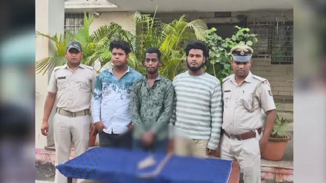 ଖଣ୍ଡା ଧରି ରିଲ୍ସ କରି ବନ୍ଧା ହେଲେ ୩ ଯୁବକ