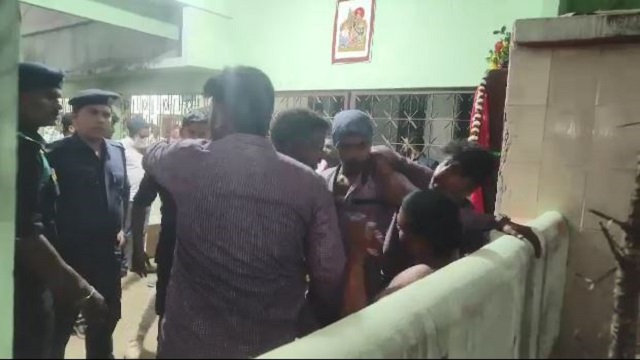 ମୋହନ-ନବୀନ ଗୀତକୁ ନେଇ କଲେଜରେ ଦୁଇ ଗୋଷ୍ଠୀ ମୁହାଁମୁହିଁ