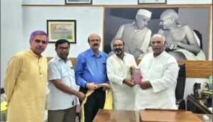 ମଲ୍ଲିକାର୍ଜୁନ ଖଡ଼ଗେଙ୍କୁ ଭେଟିଲେ ଡାକ୍ତର ଦତ୍ତେଶ୍ୱର ହୋତା
