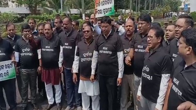 ଗୃହରେ ବିରୋଧୀଙ୍କ ହଟଗୋଳ, ବିଧାନସଭାକୁ କଳା ପୋଷାକ ପିନ୍ଧିକି ଆସିଲେ କଂଗ୍ରେସ ଓ ବିଜେଡି ବିଧାୟକ